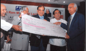 Chef Kumar alongwith delegates om PHD Chamber Presenting a cheque to former President of India HE Abdul Kalam for charity contribution by Indian Culinary Forum.
